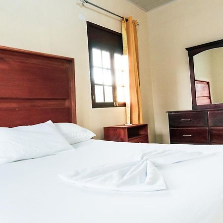 Hostal Eden Moyogalpa Bagian luar foto