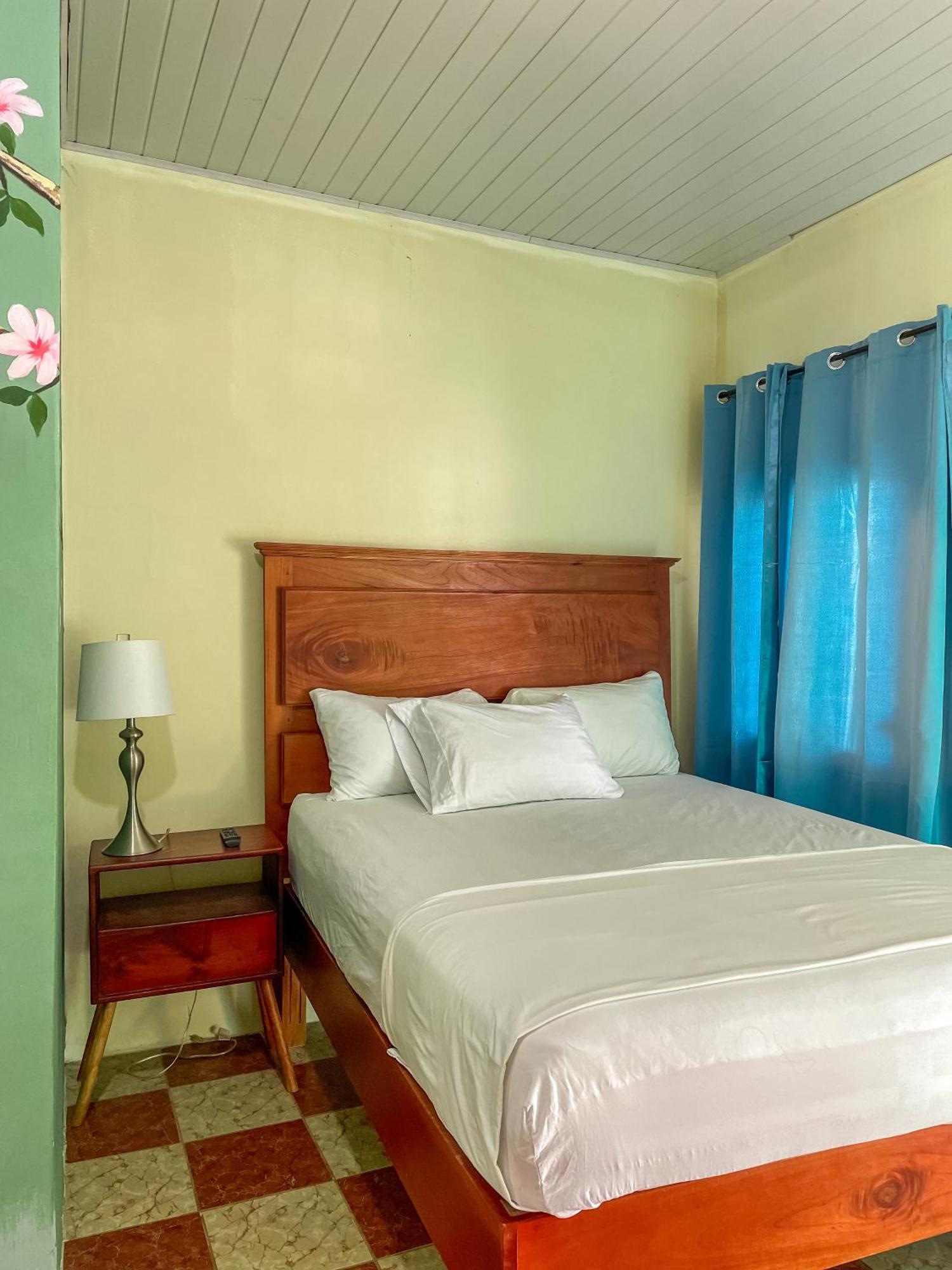 Hostal Eden Moyogalpa Bagian luar foto