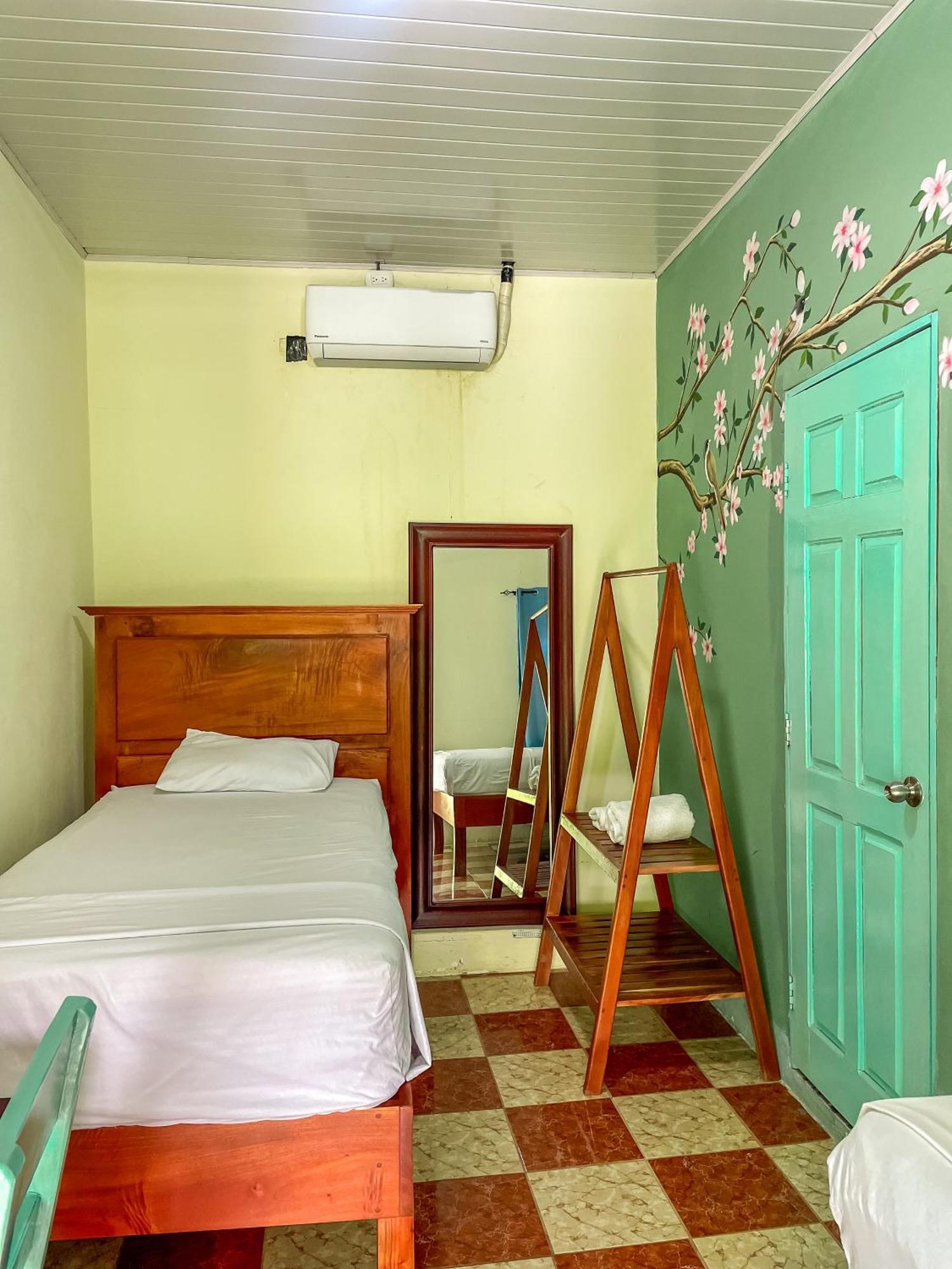 Hostal Eden Moyogalpa Bagian luar foto