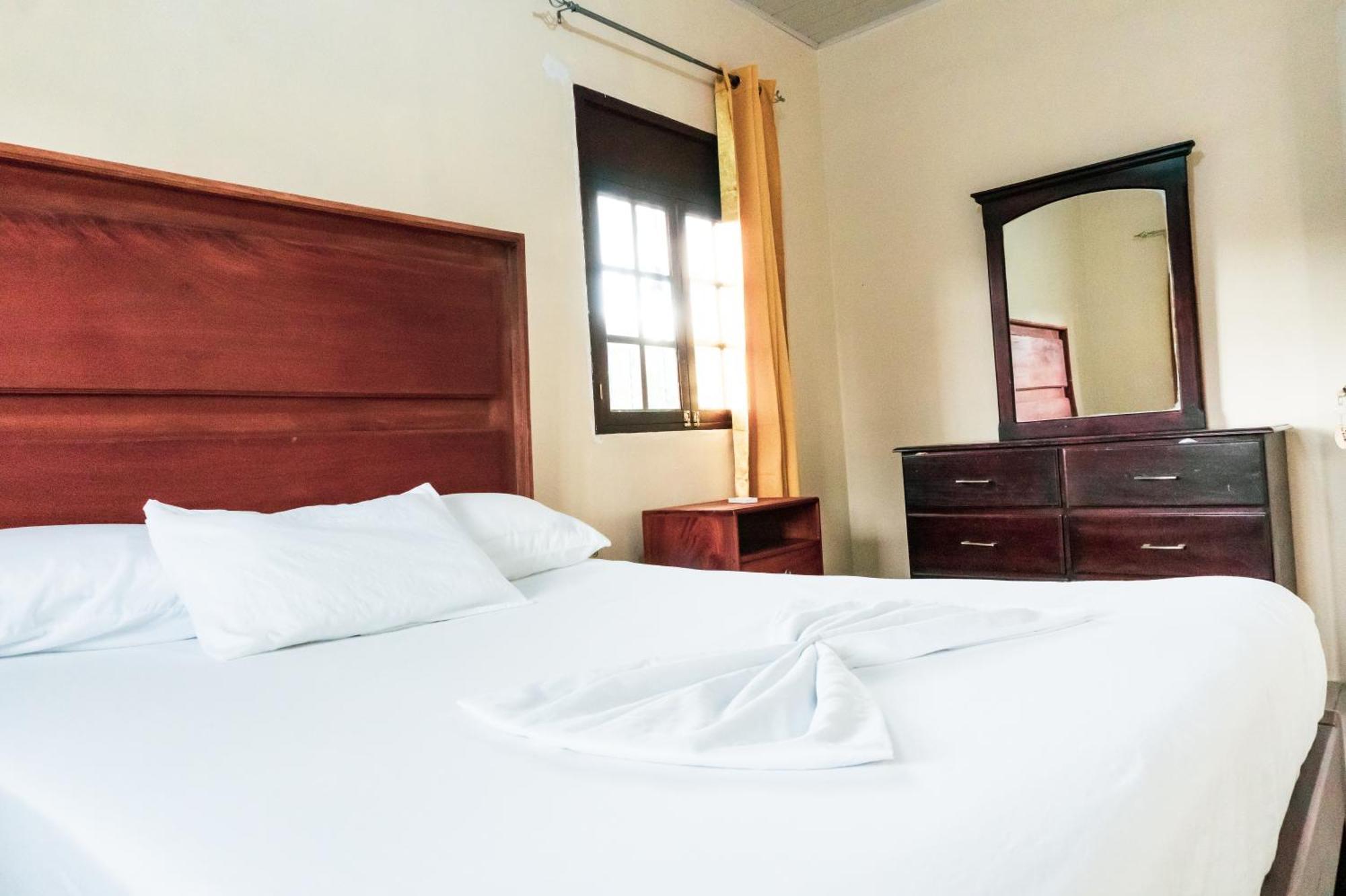 Hostal Eden Moyogalpa Bagian luar foto