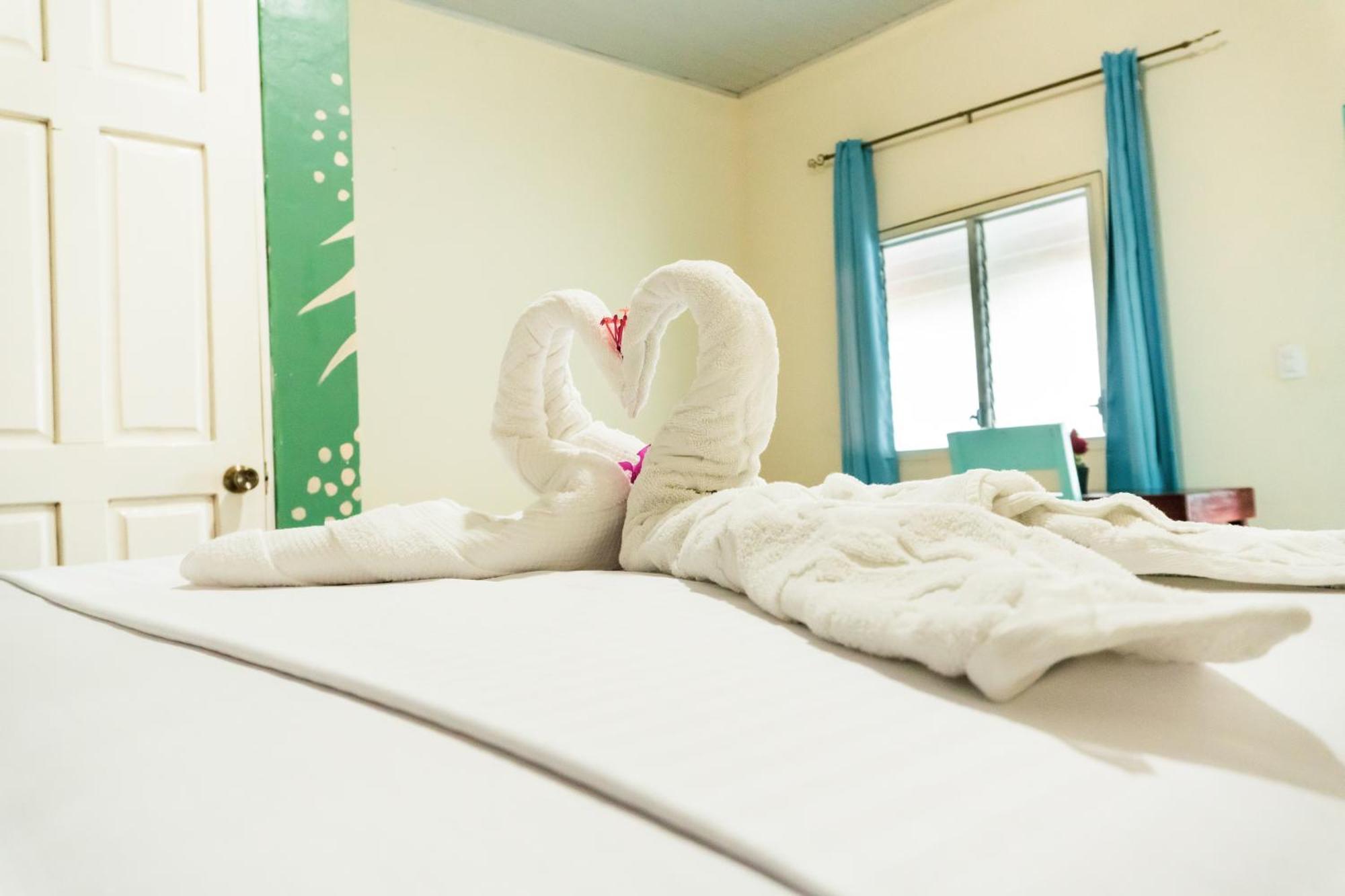 Hostal Eden Moyogalpa Bagian luar foto