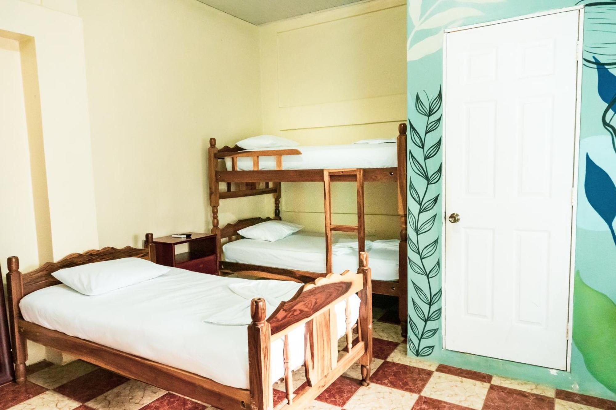 Hostal Eden Moyogalpa Bagian luar foto