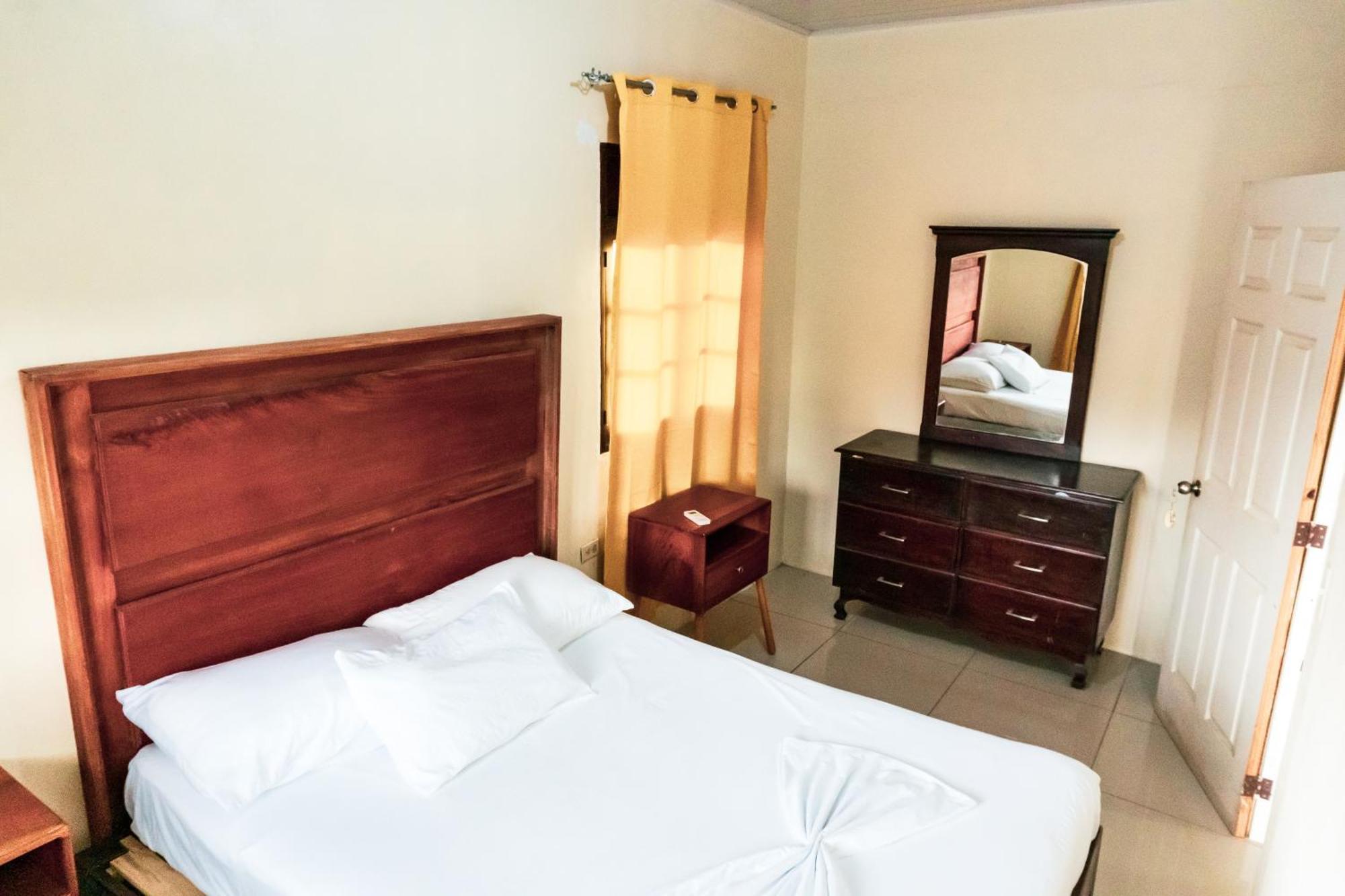 Hostal Eden Moyogalpa Bagian luar foto