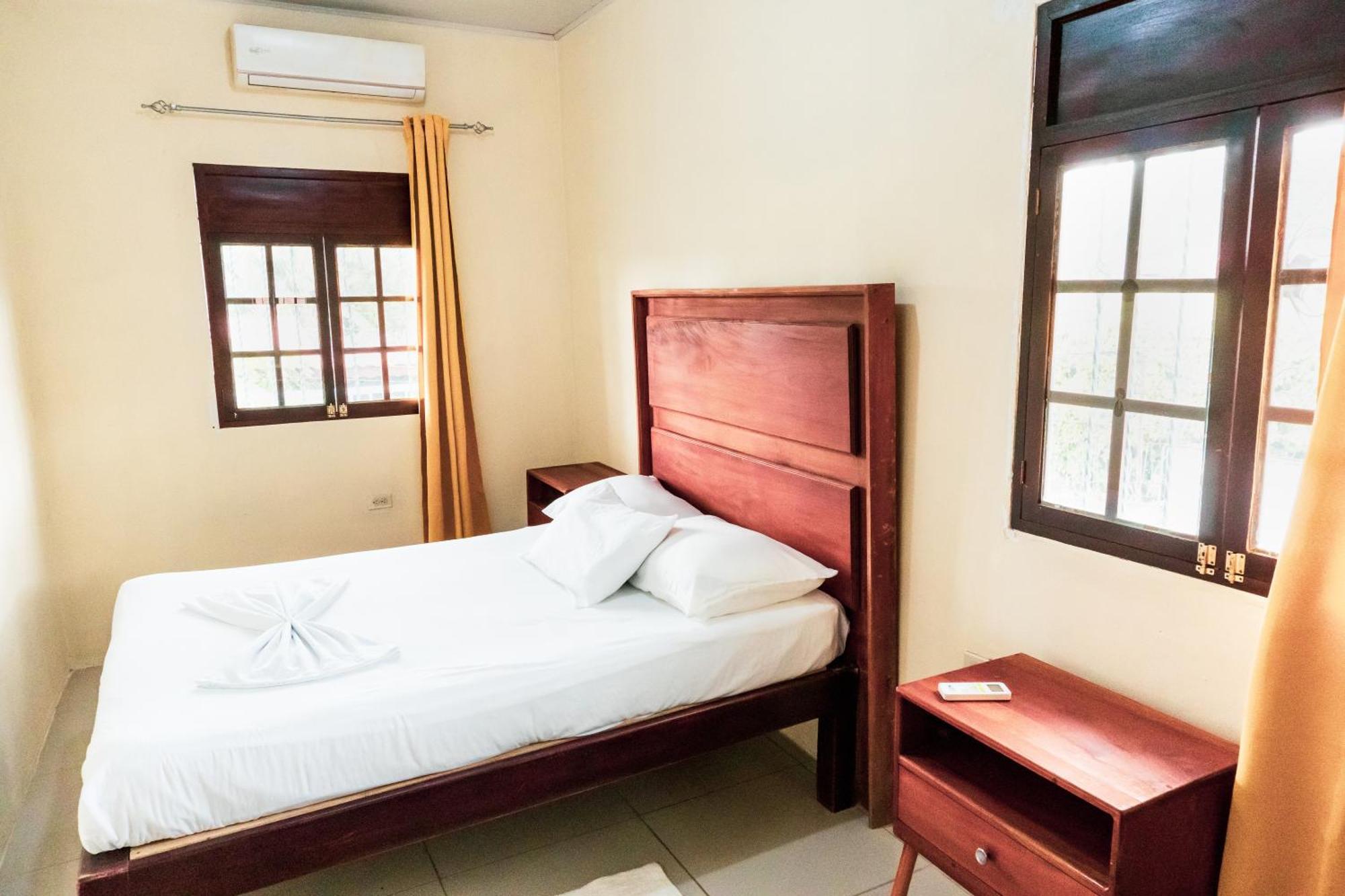 Hostal Eden Moyogalpa Bagian luar foto