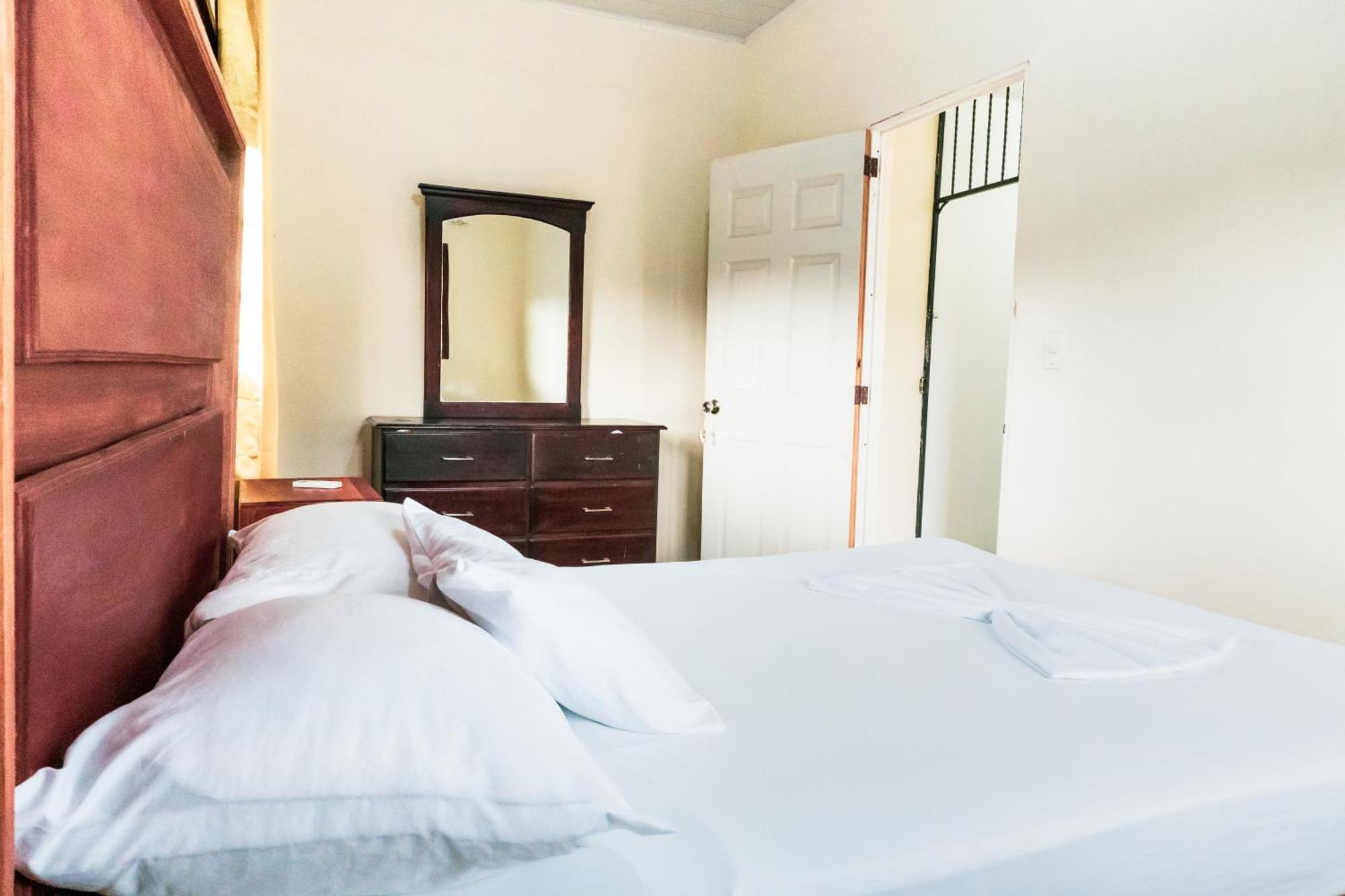 Hostal Eden Moyogalpa Bagian luar foto
