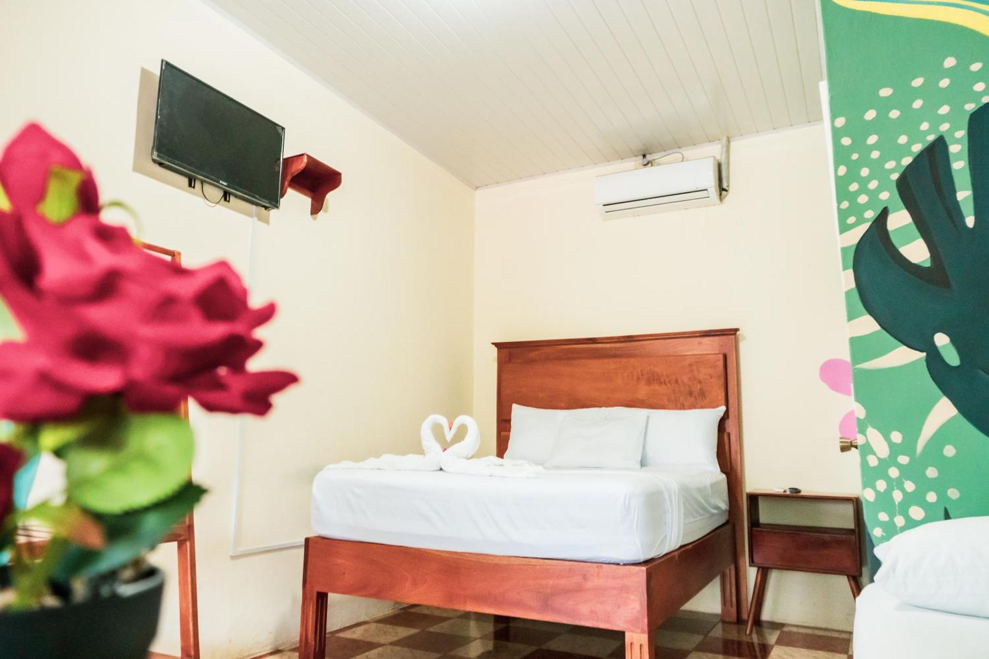 Hostal Eden Moyogalpa Bagian luar foto