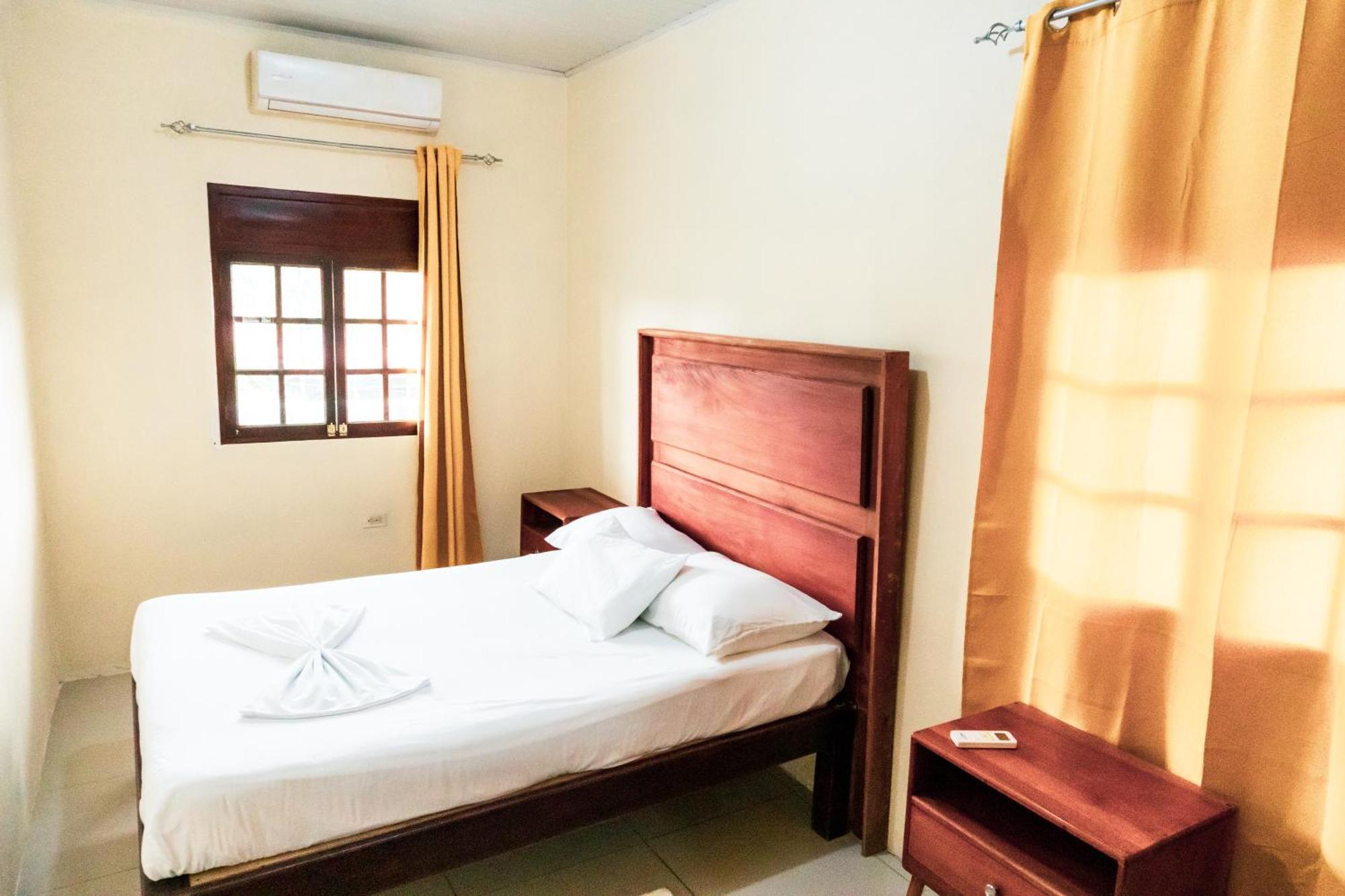 Hostal Eden Moyogalpa Bagian luar foto