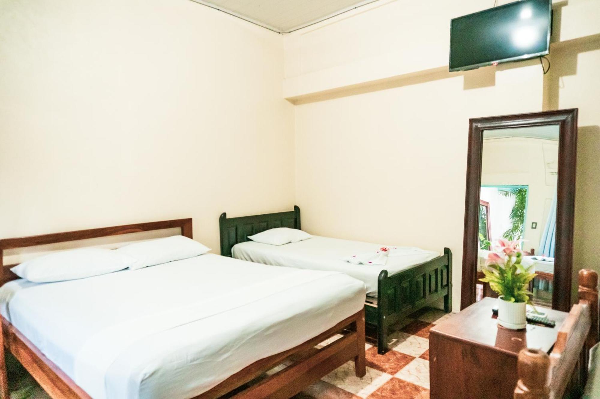 Hostal Eden Moyogalpa Bagian luar foto