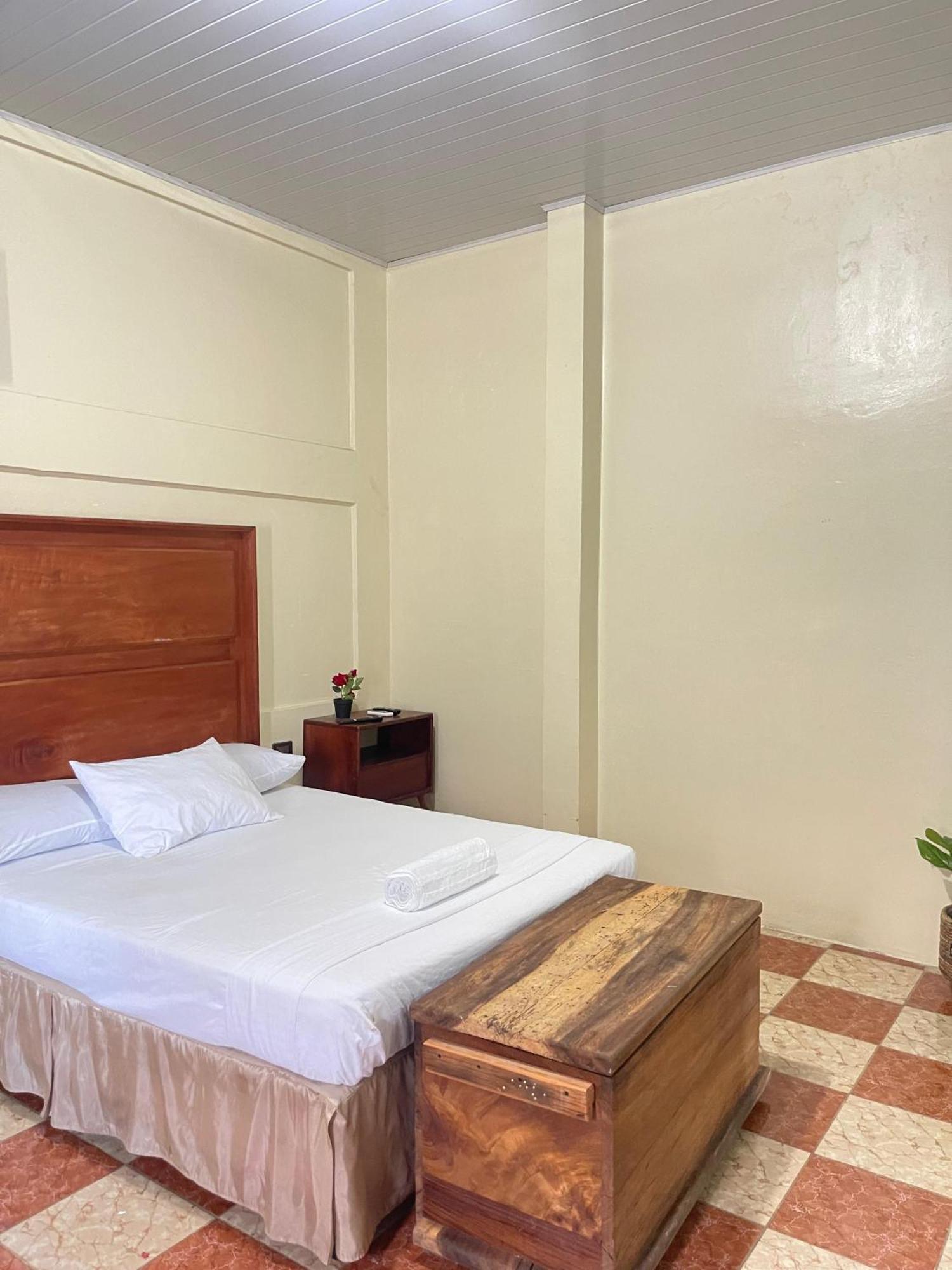 Hostal Eden Moyogalpa Bagian luar foto
