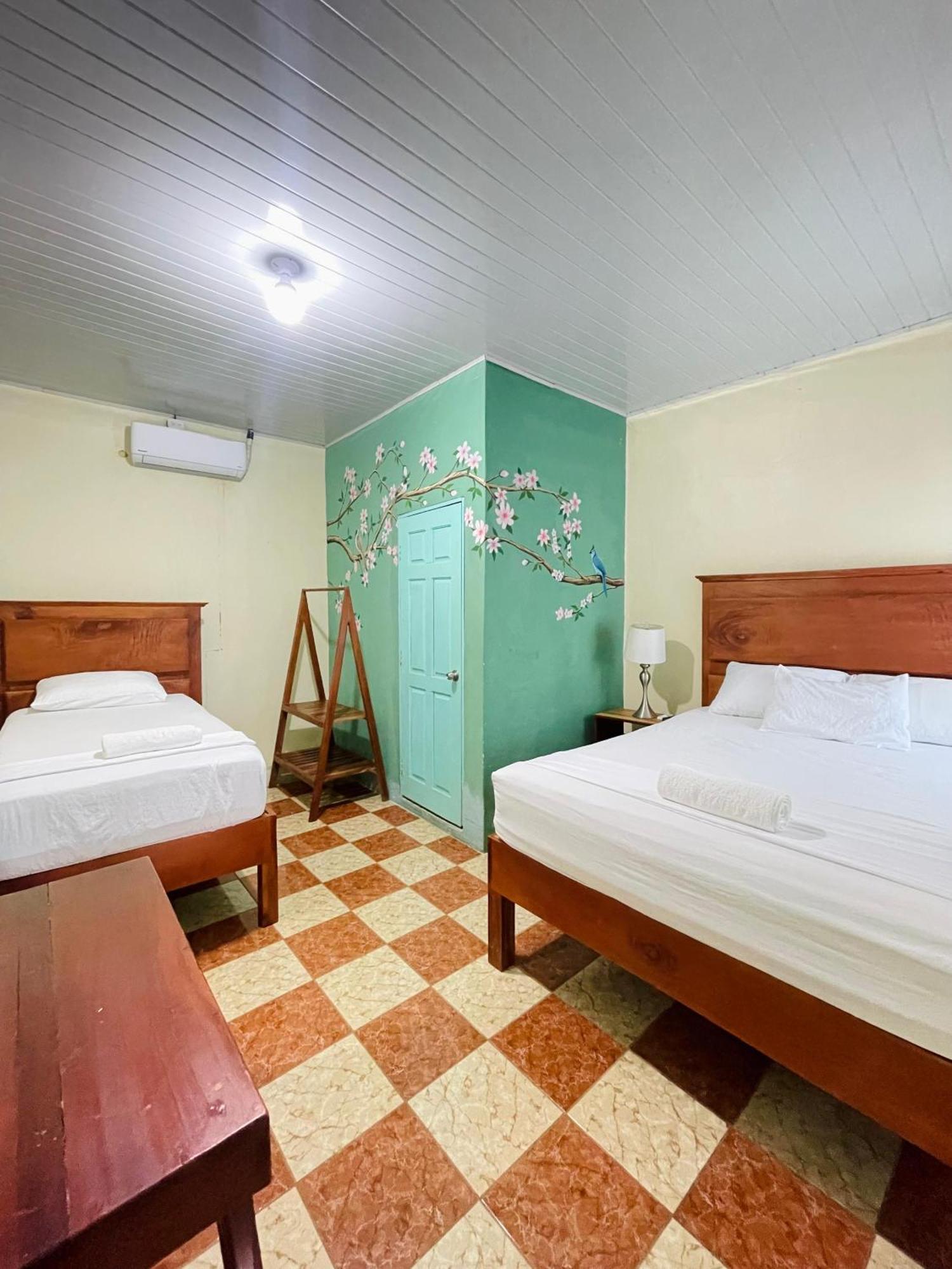 Hostal Eden Moyogalpa Bagian luar foto